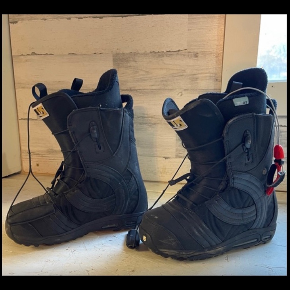Burton Emerald women’s size 8 snowboard boots